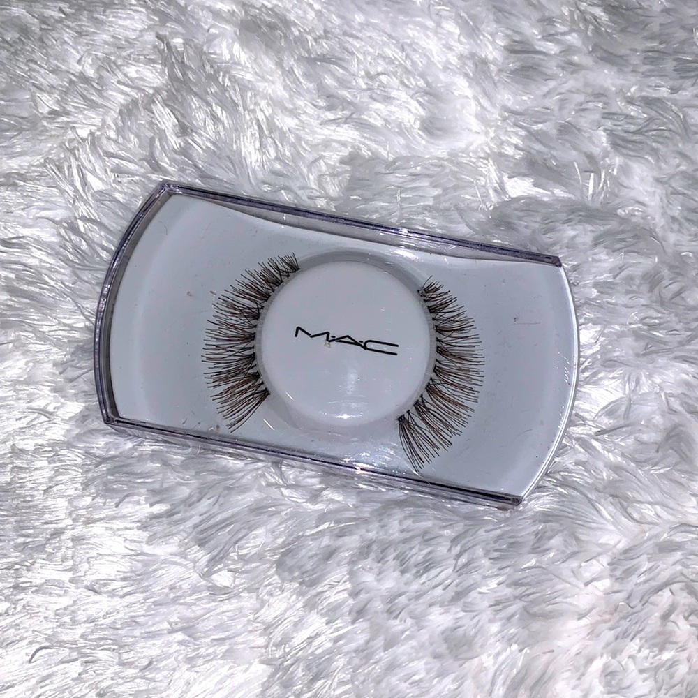 MAC cosmetics brown eye lashes / new